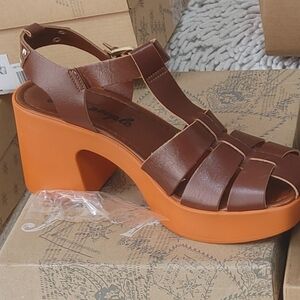 NWT Free Peoplw Brown and Orange Platform Sandals. Size 8.5